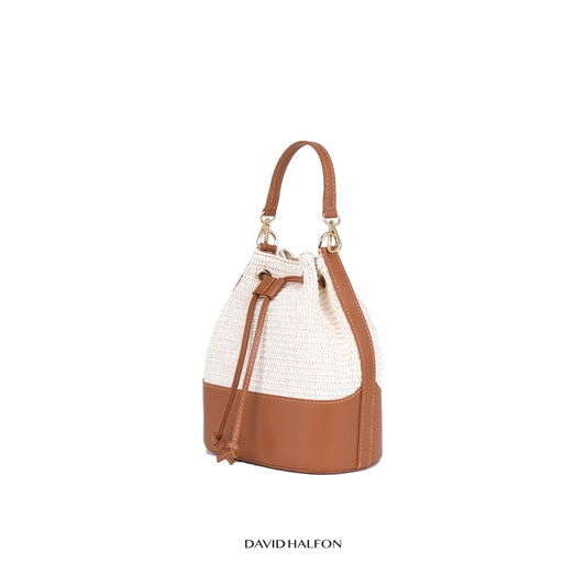 Calcutta C-Riva bucket bag in leather and handwoven ivory raffia, 45-degree view